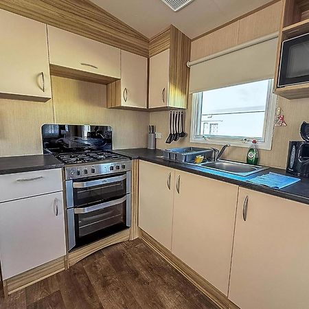 Great 8 Berth Caravan In Norfolk Near To Great Yarmouth Ref 20178Bs Hopton on Sea Екстериор снимка