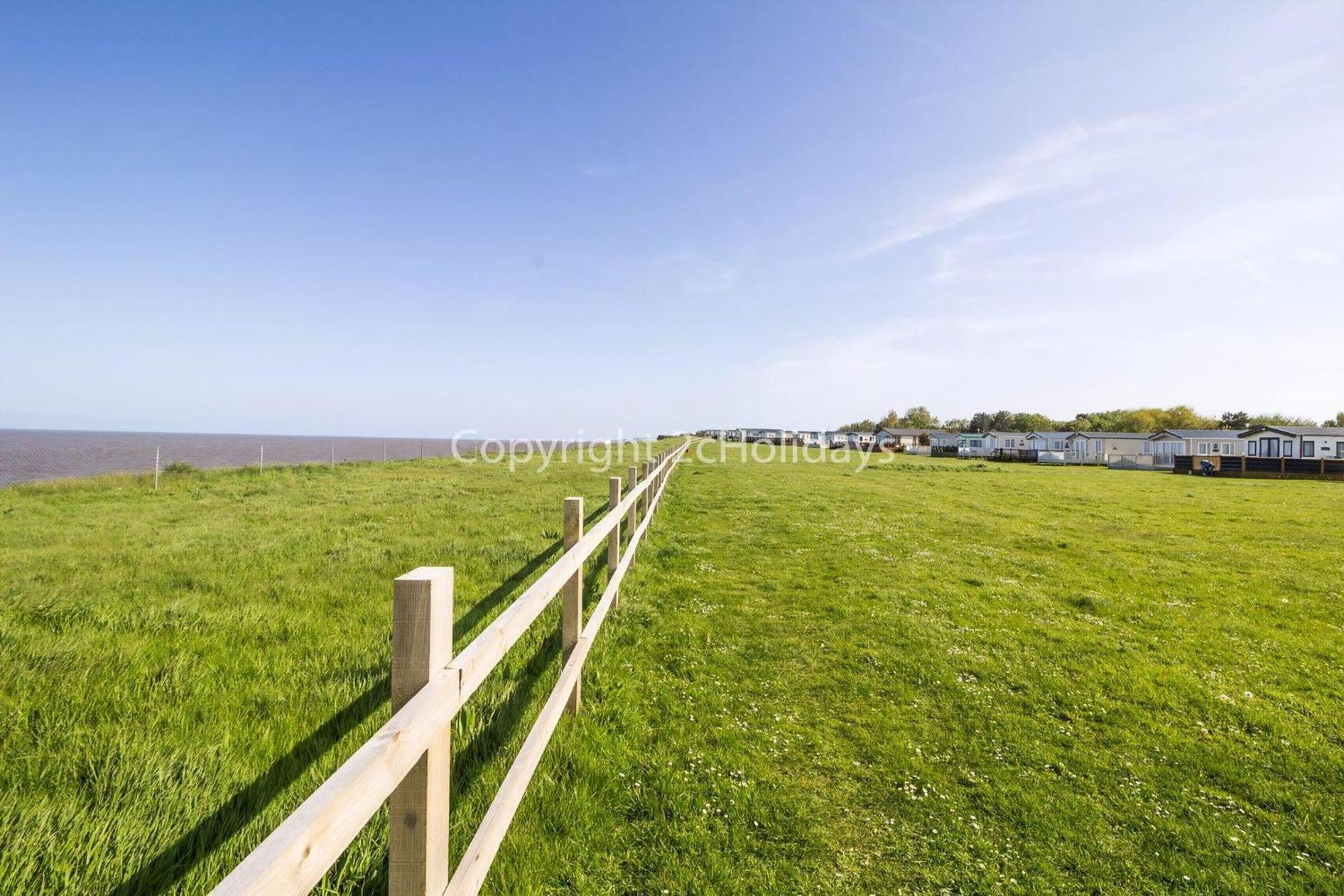 Great 8 Berth Caravan In Norfolk Near To Great Yarmouth Ref 20178Bs Hopton on Sea Екстериор снимка