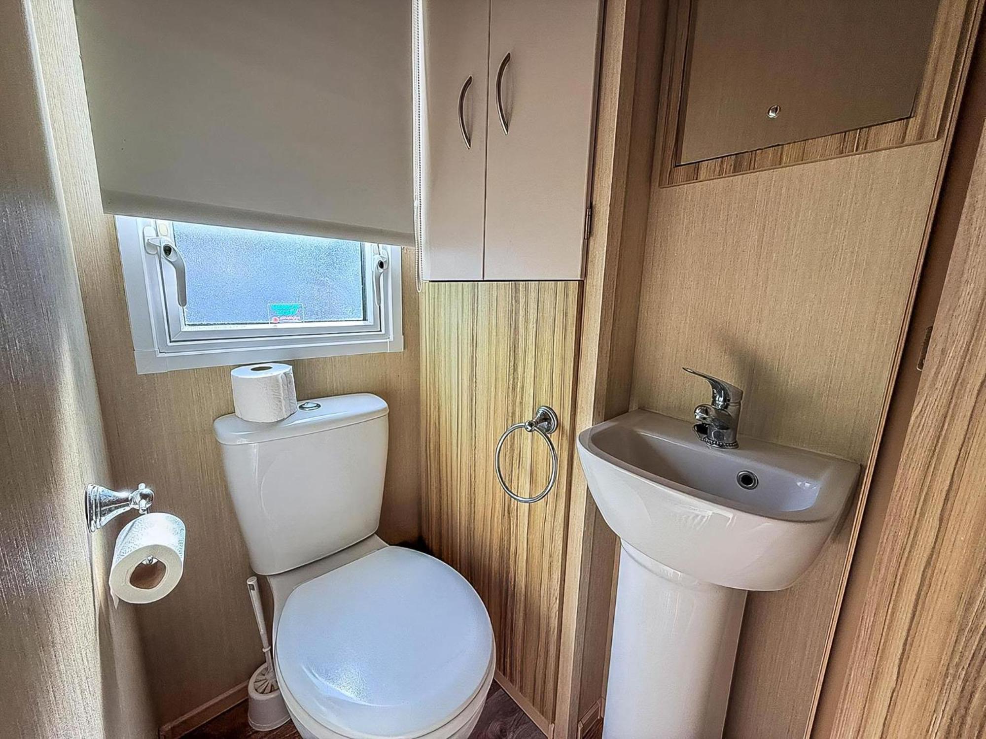 Great 8 Berth Caravan In Norfolk Near To Great Yarmouth Ref 20178Bs Hopton on Sea Екстериор снимка