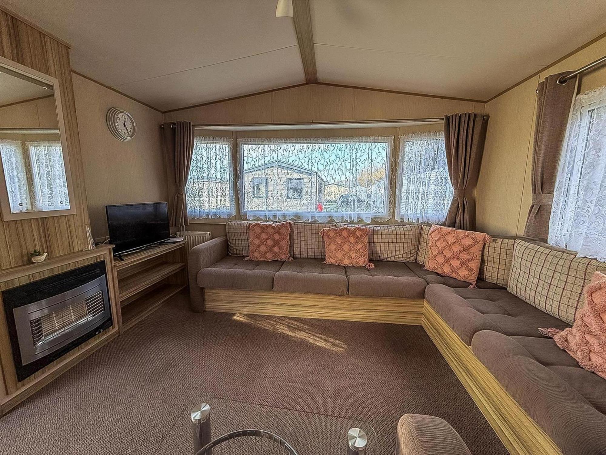 Great 8 Berth Caravan In Norfolk Near To Great Yarmouth Ref 20178Bs Hopton on Sea Екстериор снимка