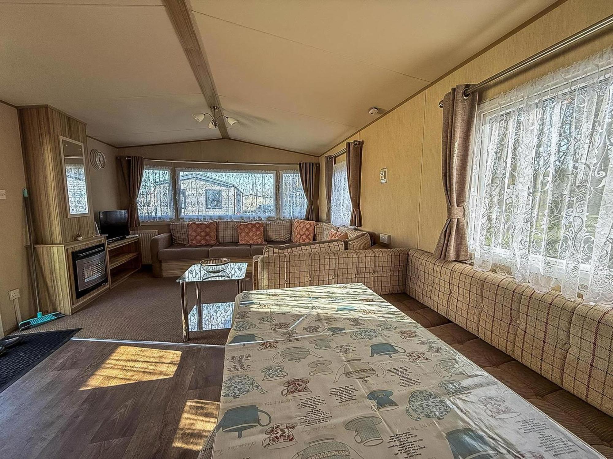 Great 8 Berth Caravan In Norfolk Near To Great Yarmouth Ref 20178Bs Hopton on Sea Екстериор снимка