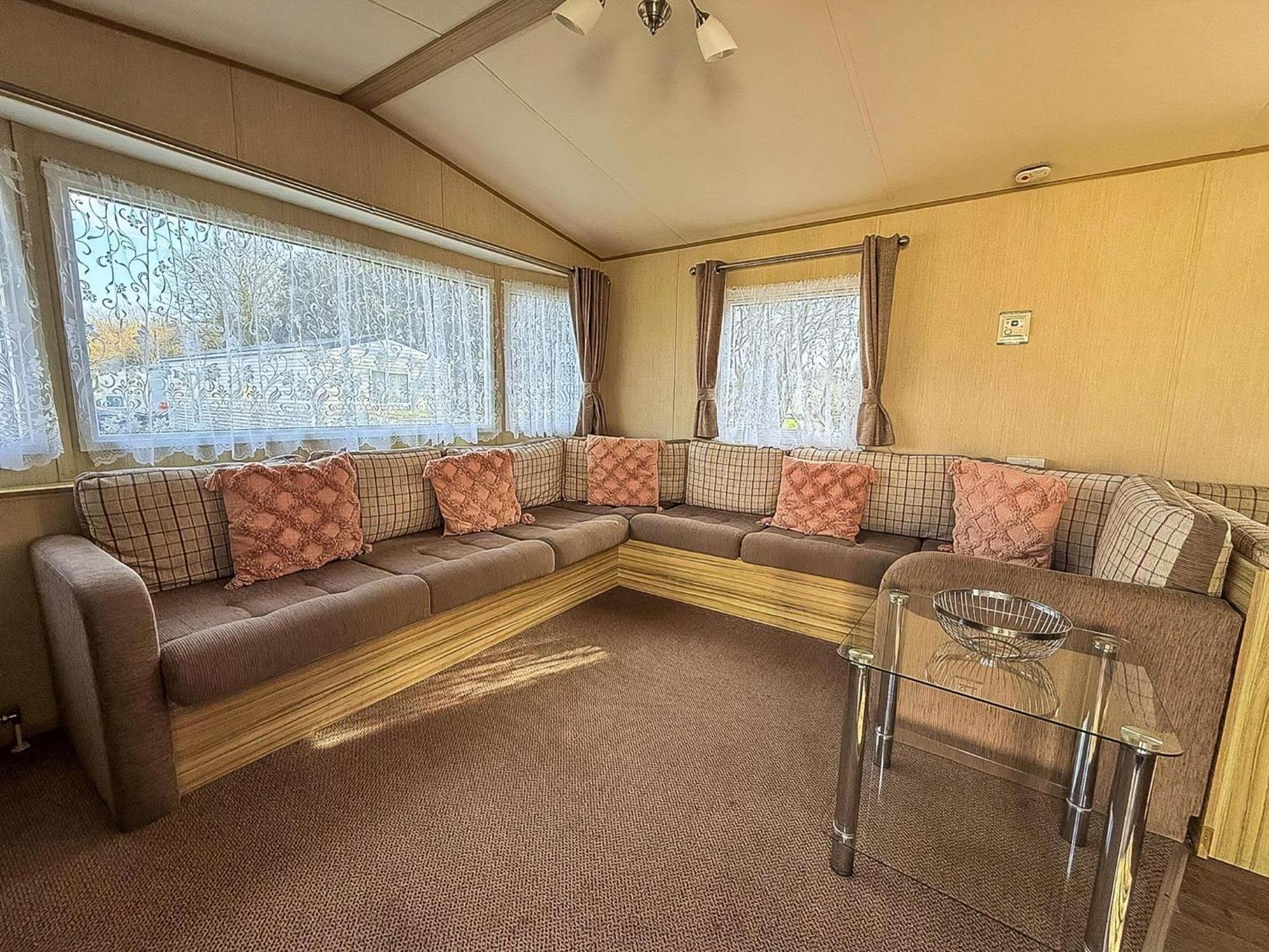 Great 8 Berth Caravan In Norfolk Near To Great Yarmouth Ref 20178Bs Hopton on Sea Екстериор снимка