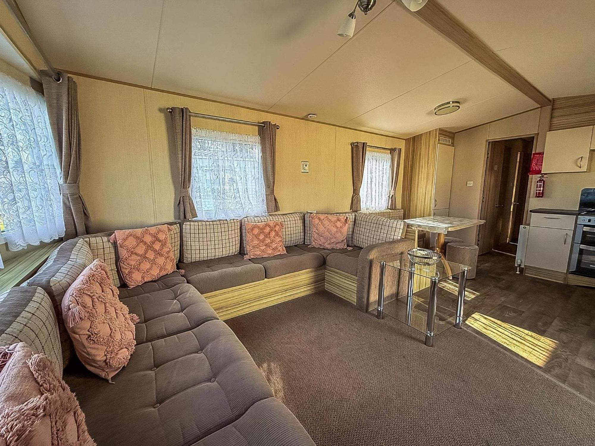 Great 8 Berth Caravan In Norfolk Near To Great Yarmouth Ref 20178Bs Hopton on Sea Екстериор снимка