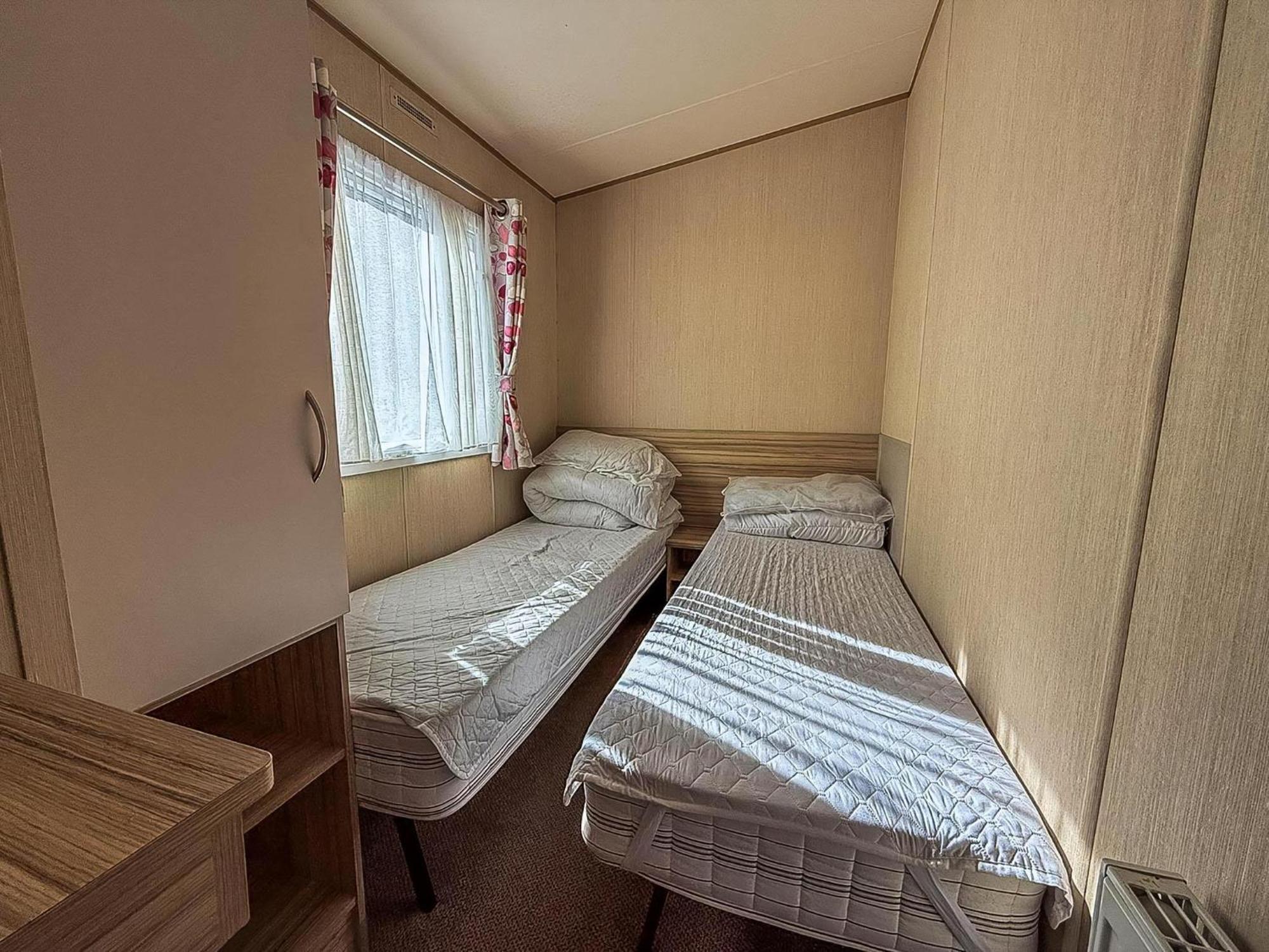 Great 8 Berth Caravan In Norfolk Near To Great Yarmouth Ref 20178Bs Hopton on Sea Екстериор снимка
