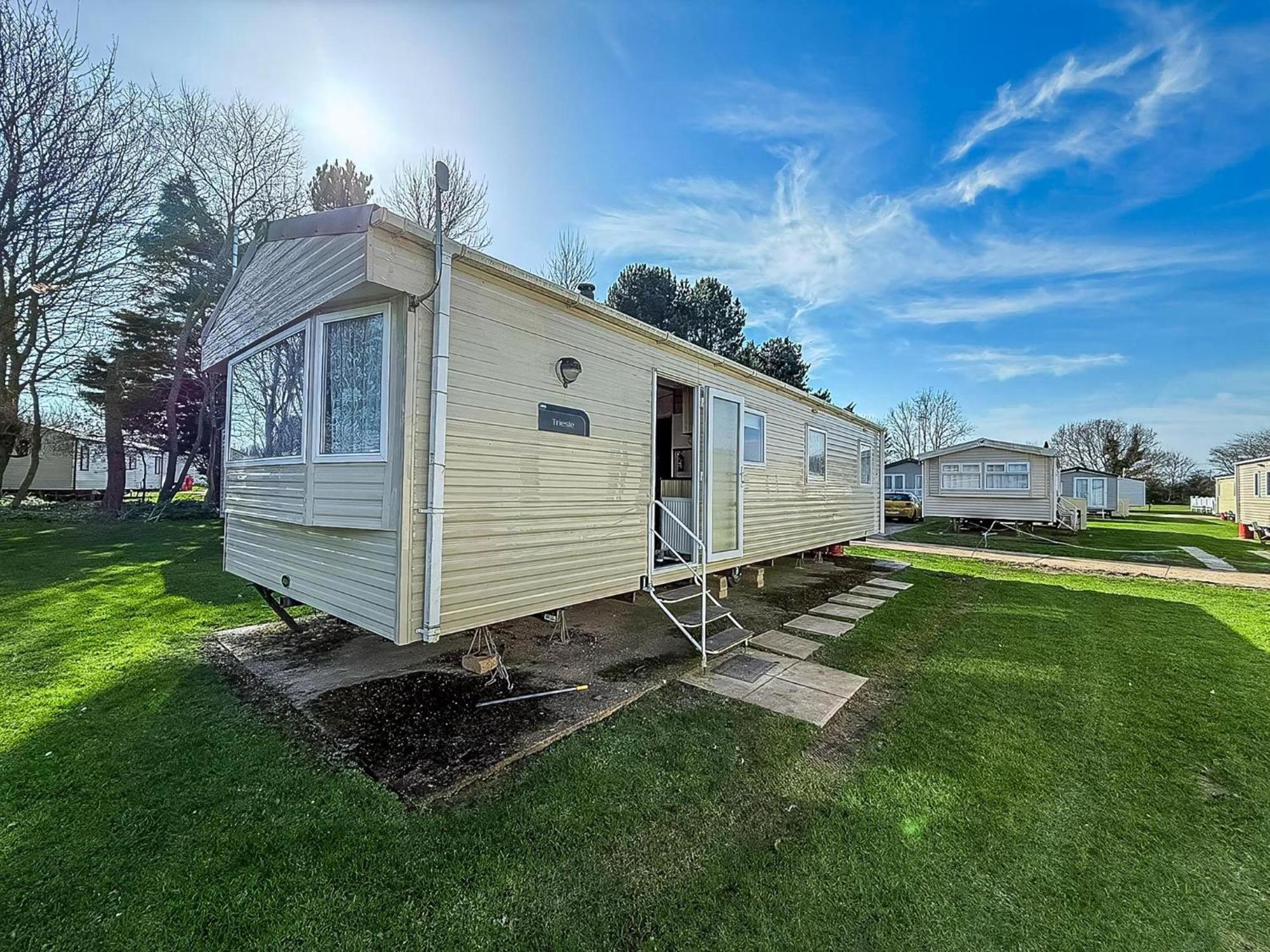 Great 8 Berth Caravan In Norfolk Near To Great Yarmouth Ref 20178Bs Hopton on Sea Екстериор снимка